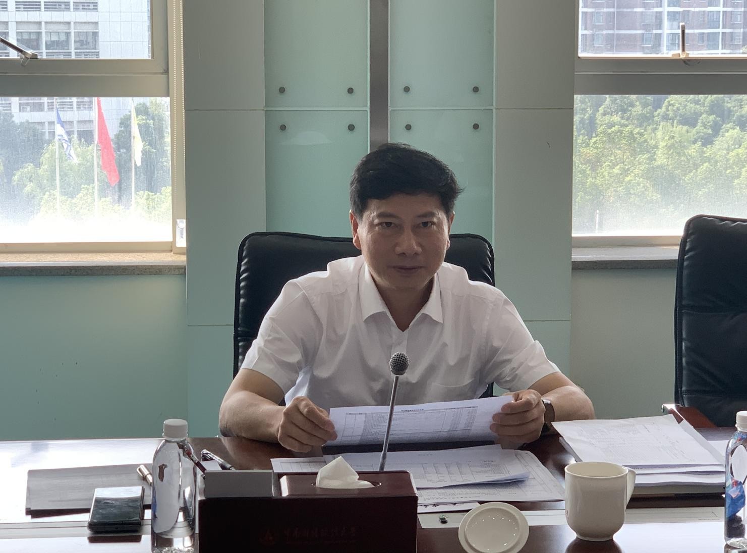 校长朱方伟主持召开预算调度会